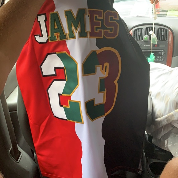 Lebron James jersey - Picture 2 of 3